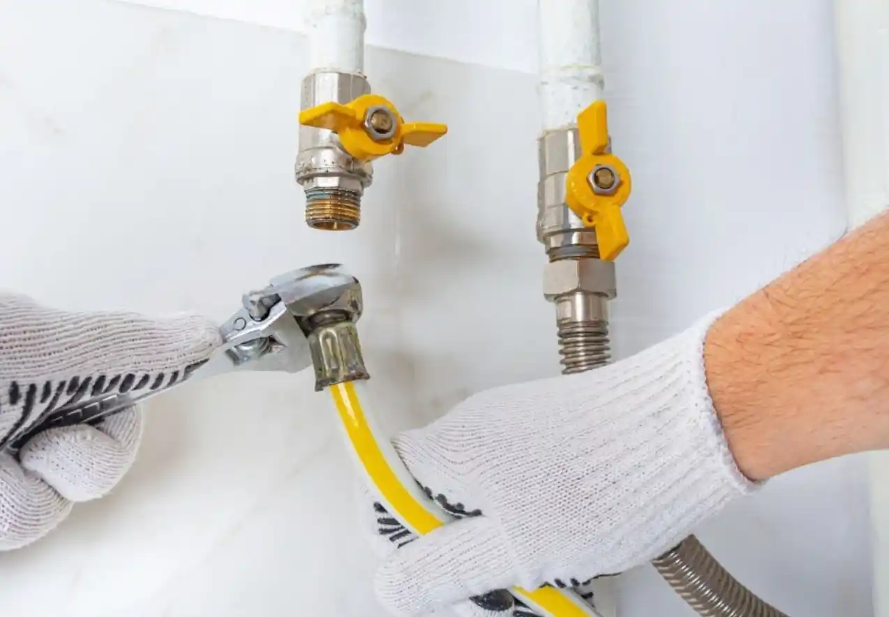 Dallas plumber repairing a damaged gas line to ensure safe and reliable service